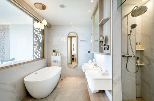 room detail thumbnail 2