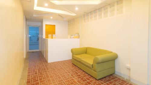 RedDoorz at EBM One Building