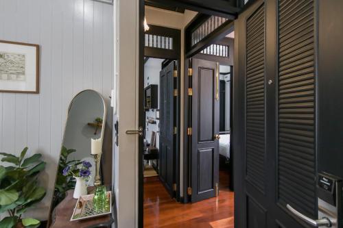 577386601 DE Phanakron Boutique Hotel