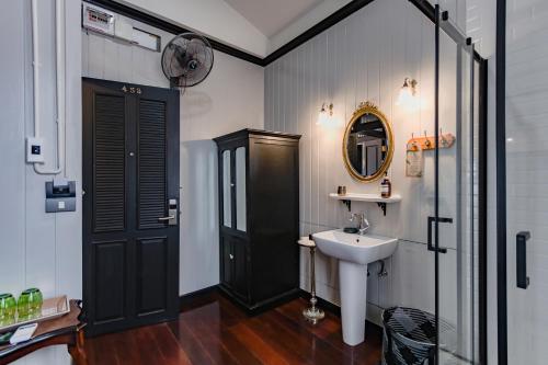 577386619 DE Phanakron Boutique Hotel