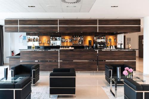 Пъб/Фоайе, WESTOTEL TAVERNY PARIS VAL D'OISE in Таверни