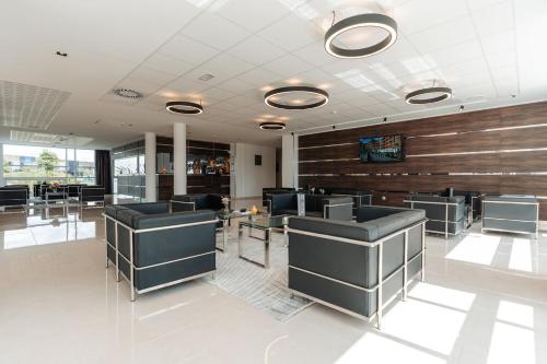 Лоби, WESTOTEL TAVERNY PARIS VAL D'OISE in Таверни