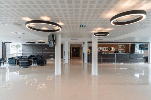 Лоби, WESTOTEL TAVERNY PARIS VAL D'OISE in Таверни
