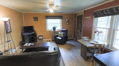 Exquisitely Remodeled With Hot Tub, Walk To Main St - Bozeman