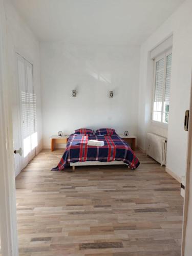 . Maison de 3 chambres avec vue sur la ville jardin clos et wifi a Angerville