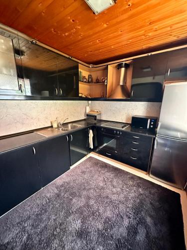 Lea Hause with swimming pool,Jacuzzi in Vitosha montain and free parking, Sofía (foto 5)