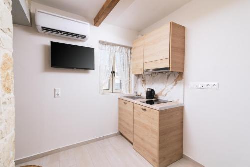 Facilities, The center of Crete in Agia Varvara