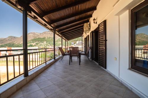beranda/teres, Cassandra Apartment Plataria in Plataria