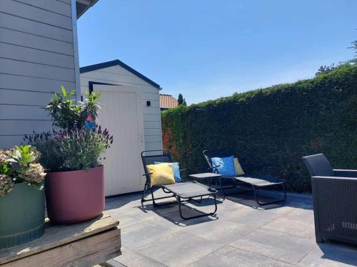  Stelle Maris, Nice place in Heinkenszand, 2 bedrooms, outdoor swimming pool, WIFI smart TV and privacy in heinkenszand