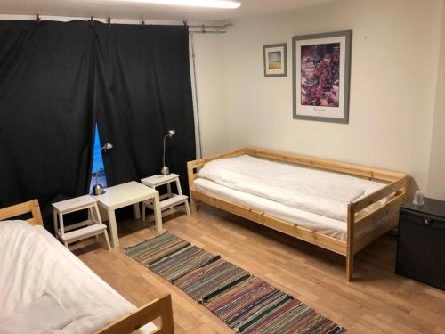 2 twin beds