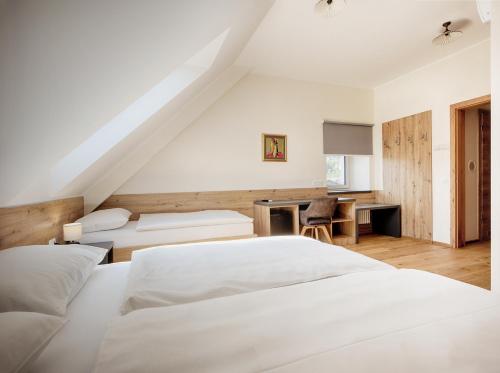 Quadruple Room with Private Bathroom