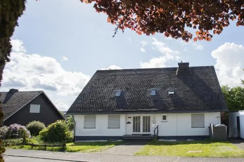 Welcome in - Ferienwohnung 'Heideblick' mit Terrasse und in der Nähe der Skipisten in Winterberg, Deutschland
