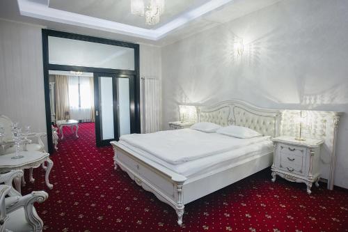 Hotel Capitol - image 13