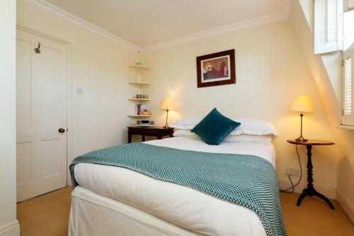 Veeve - Holland Park Townhouse - image 4