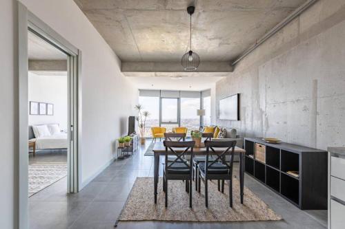 Gorgeous Bright Cool 1BD Residence Views! #359 - image 6