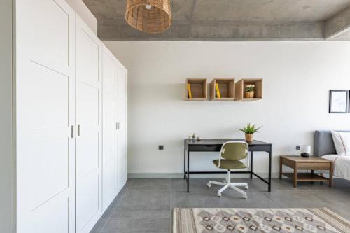 Gorgeous Bright Cool 1BD Residence Views! #359 - main image