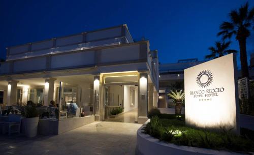 Bianco Riccio Suite Hotel - image 11