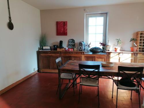 Létesítmények, Chambre d'hôtes 1 - Rétro - Un Refuge à Cachen (Chambre d'hotes 1 - Retro - Un Refuge a Cachen) in Roquefort