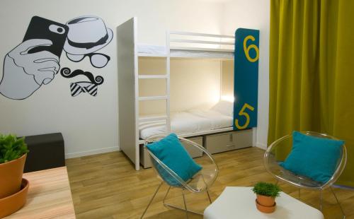 room detail thumbnail 1