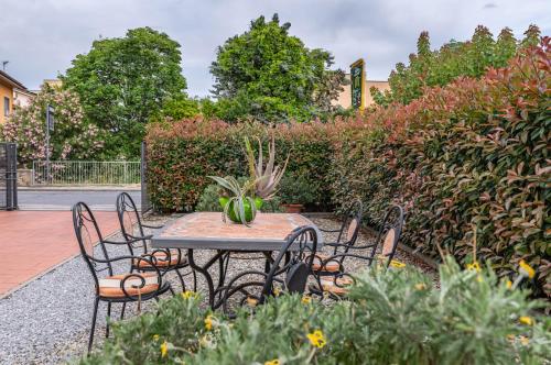 Iekārtas, GuestHost - Irene Holiday Home with Patio and Parking in Massa E Cozzile