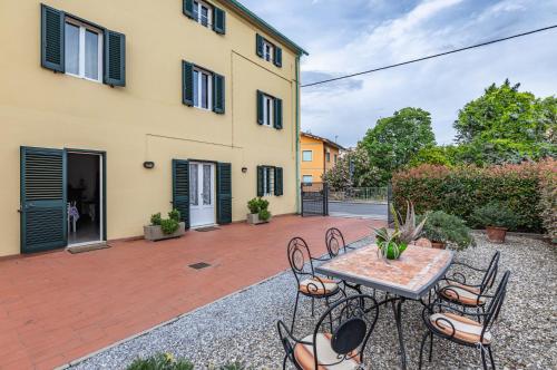 Viesnīcas āriene, GuestHost - Irene Holiday Home with Patio and Parking in Massa E Cozzile