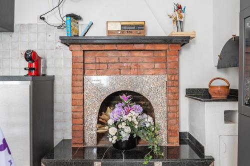 virtuve, GuestHost - Irene Holiday Home with Patio and Parking in Massa E Cozzile