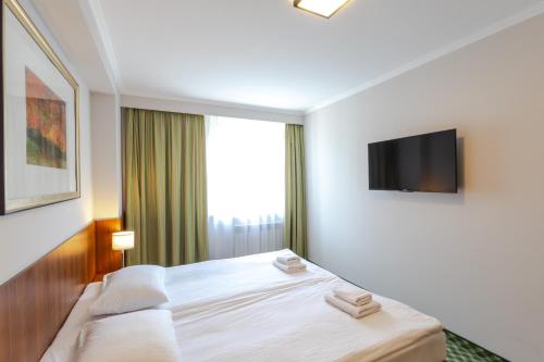 Hit Hotel - image 11