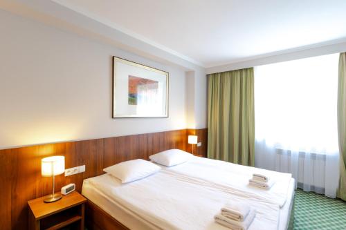 Hit Hotel - image 7