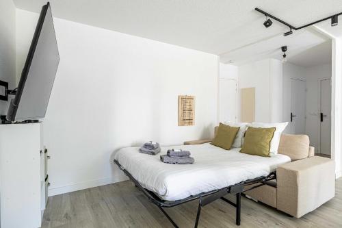 Comfort and serenity with A/C, Parking and Balcony
