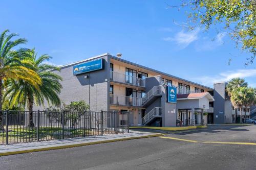 Suburban Studios International Drive - image 13