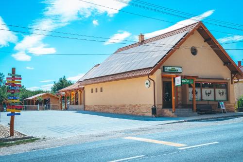 Ieeja, Bogi Kuckó, Farkasgyepű (Bogi Kucko, Farkasgyepu) in Németbánya