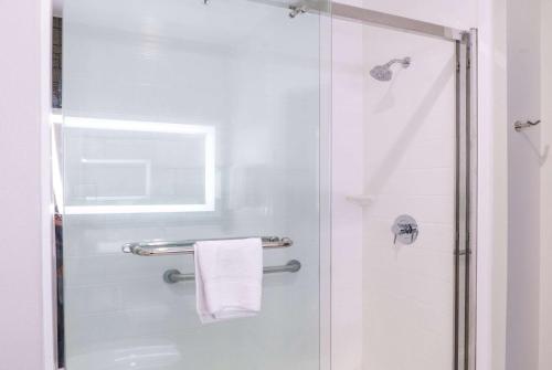 La Quinta Inn & Suites by Wyndham Corpus Christi Southeast - image 2