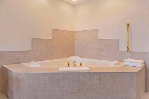 Hampton Inn Rapid City - image 12