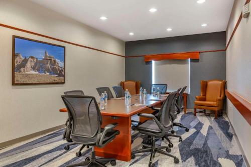 Hampton Inn Rapid City - image 2