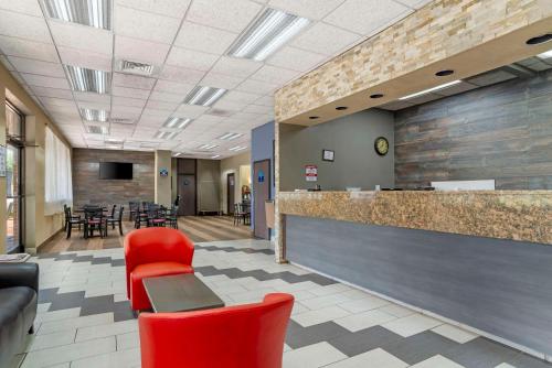 大堂, Quality Inn near Speedway in 威爾克斯伯納
