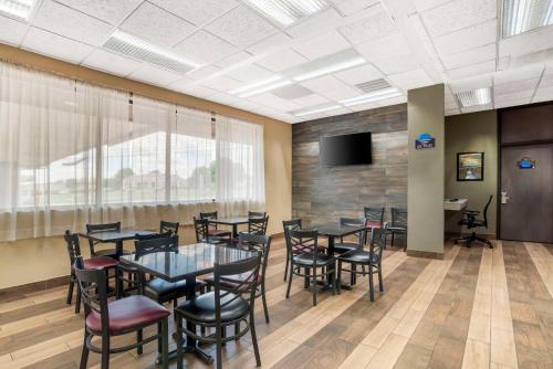 Days Inn by Wyndham Wilkesboro - image 12
