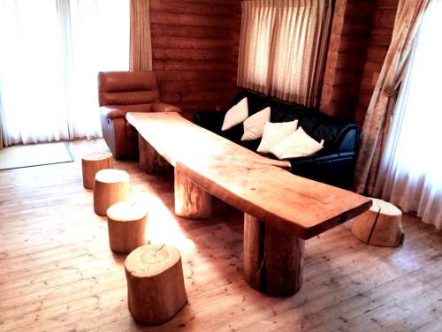 Siodomi Marinki share wood lodge, pets allowed