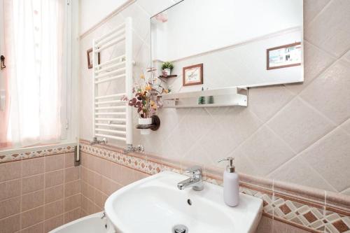 Penthouse 200 meters from metro Wi-Fi and AC, Roma (foto 6)