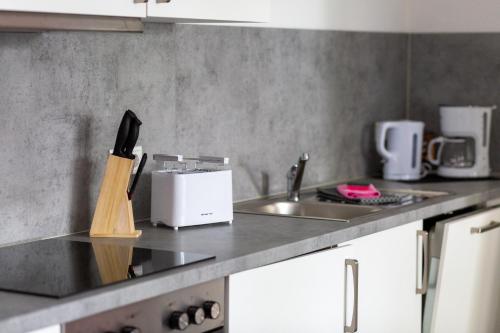BEST STAY moderne Stadtwohnungen in Hünfeld - Küche, Schlafsofa, Terrasse oder Balkon WLAN Smart TV (BEST STAY moderne Stadtwohnungen in Hunfeld - Kuche, Schlafsofa, Terrasse oder Balkon WLAN Smart TV) in Hunfeld