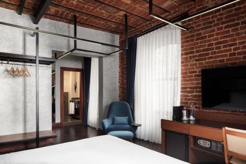 room detail thumbnail 1