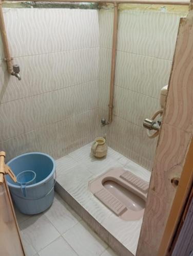 . Ali hotel