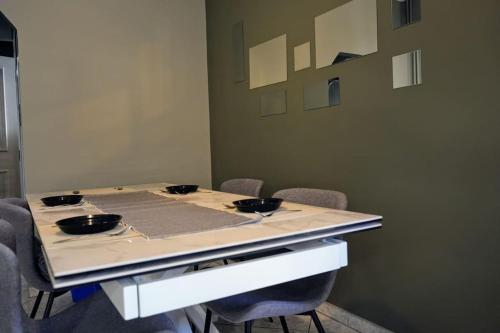 Modern Athenian Penthouse - image 13