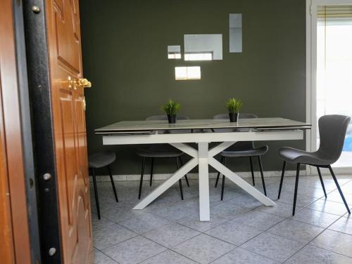 Modern Athenian Penthouse - image 14