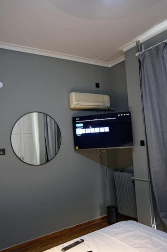 Modern Athenian Penthouse - image 3