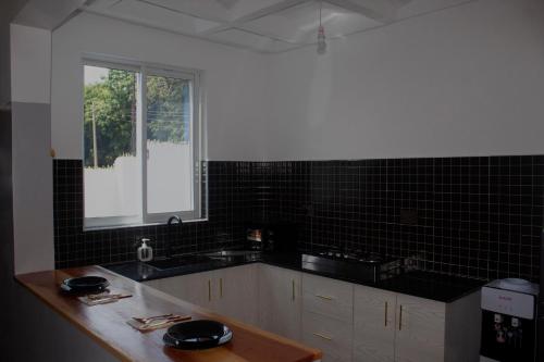 keuken, Canna Lily 5 min walk from bofa road, baobab resort in Kilifi