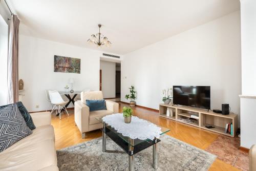 Wola Norblin Spacious Apartment - Tap to explore photos