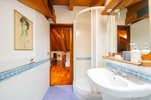 Lovely 2BR House in Beautiful Green Area - image 6