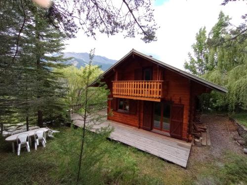 L'ARGOUSIER Chalet 6 à 8 personnes Enchastrayes Barcelonnette gîte à louer La Conche