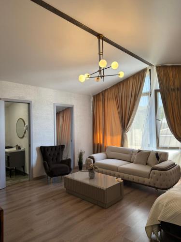 1 queen bed, 2 sofa beds