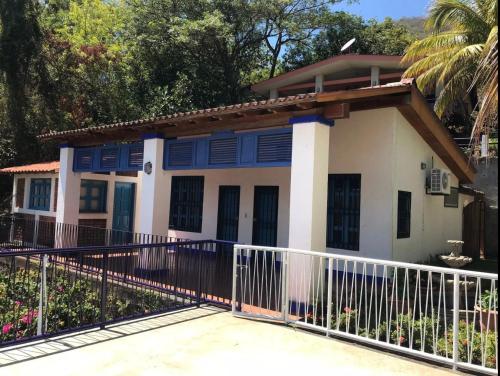 Villa La Giralda - Lakefront - Pool - Relaxation Haven in La Laguna